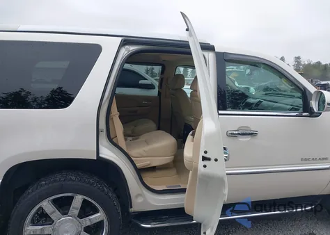 2007 Cadillac Escalade Standard z USA, uszkodzony, nr VIN 1GYFK638X7R315865